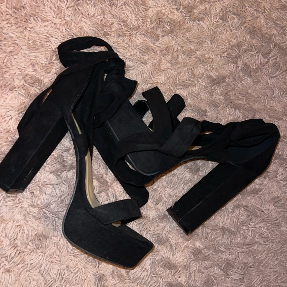 Platform heels black